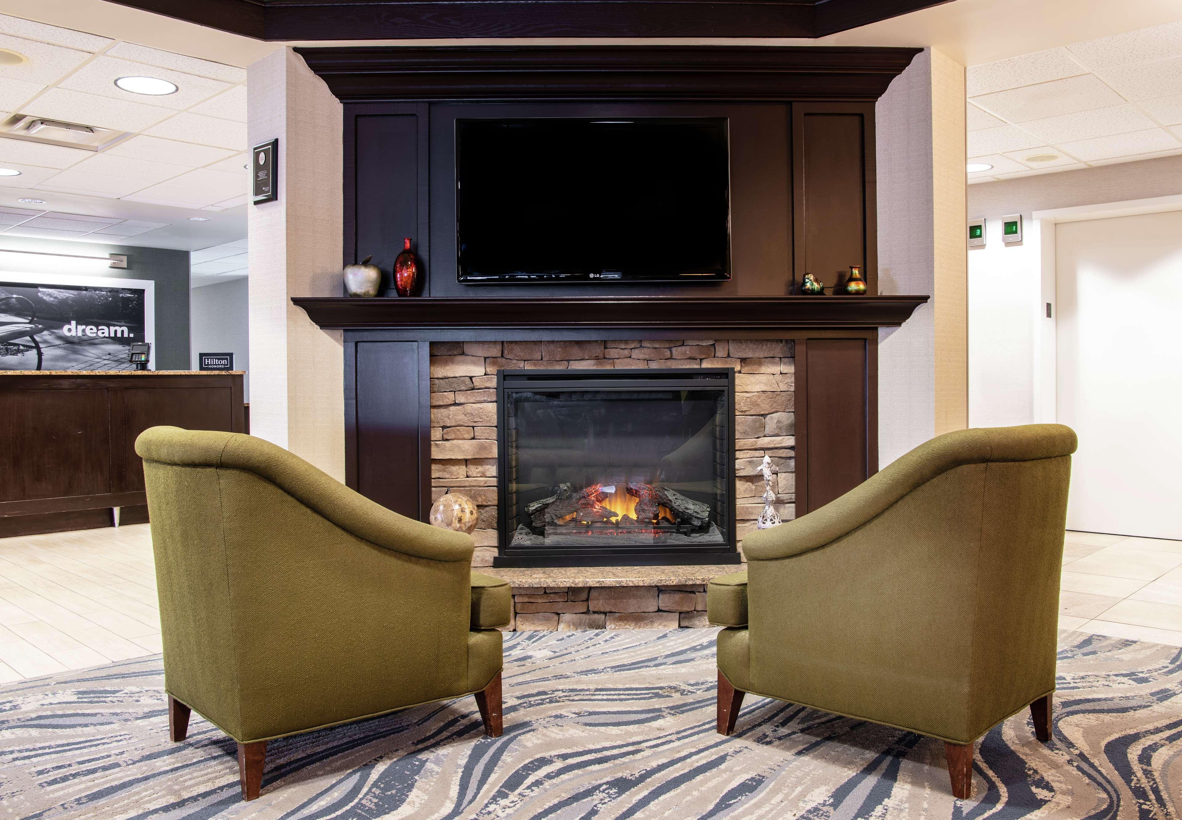 Hampton Inn Erie-South Exterior photo
