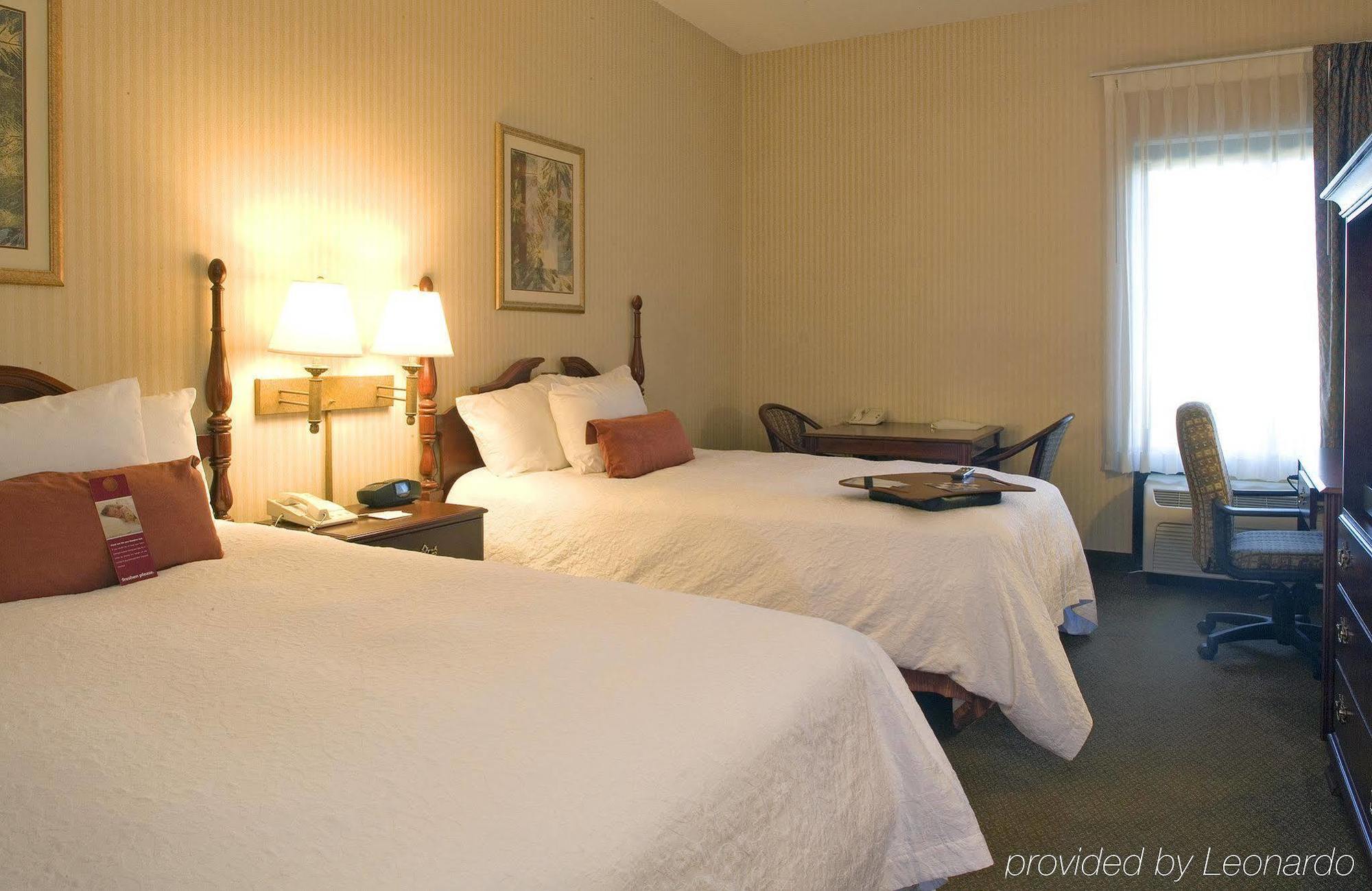 Hampton Inn Erie-South Room photo