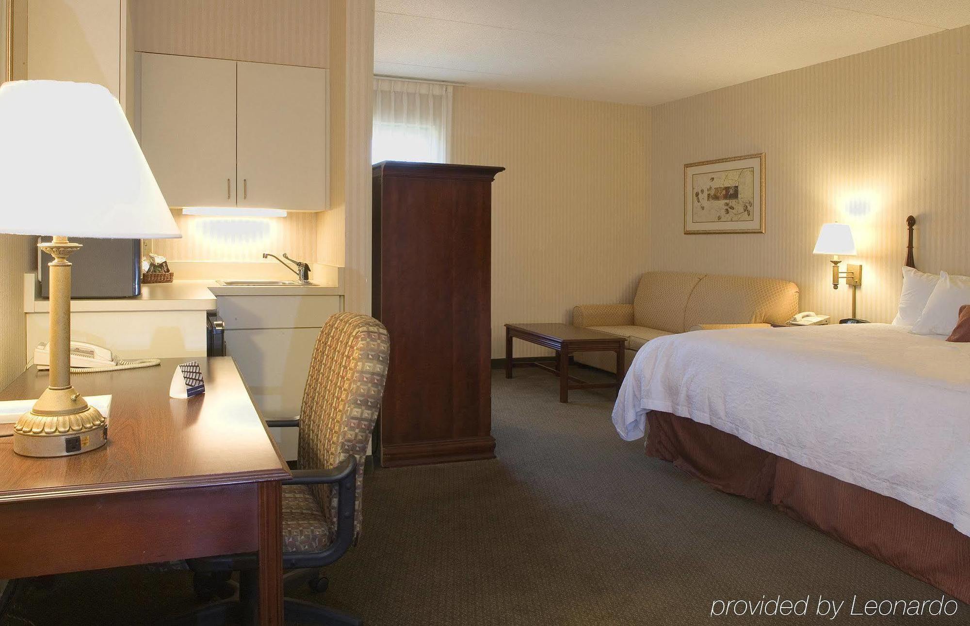 Hampton Inn Erie-South Room photo